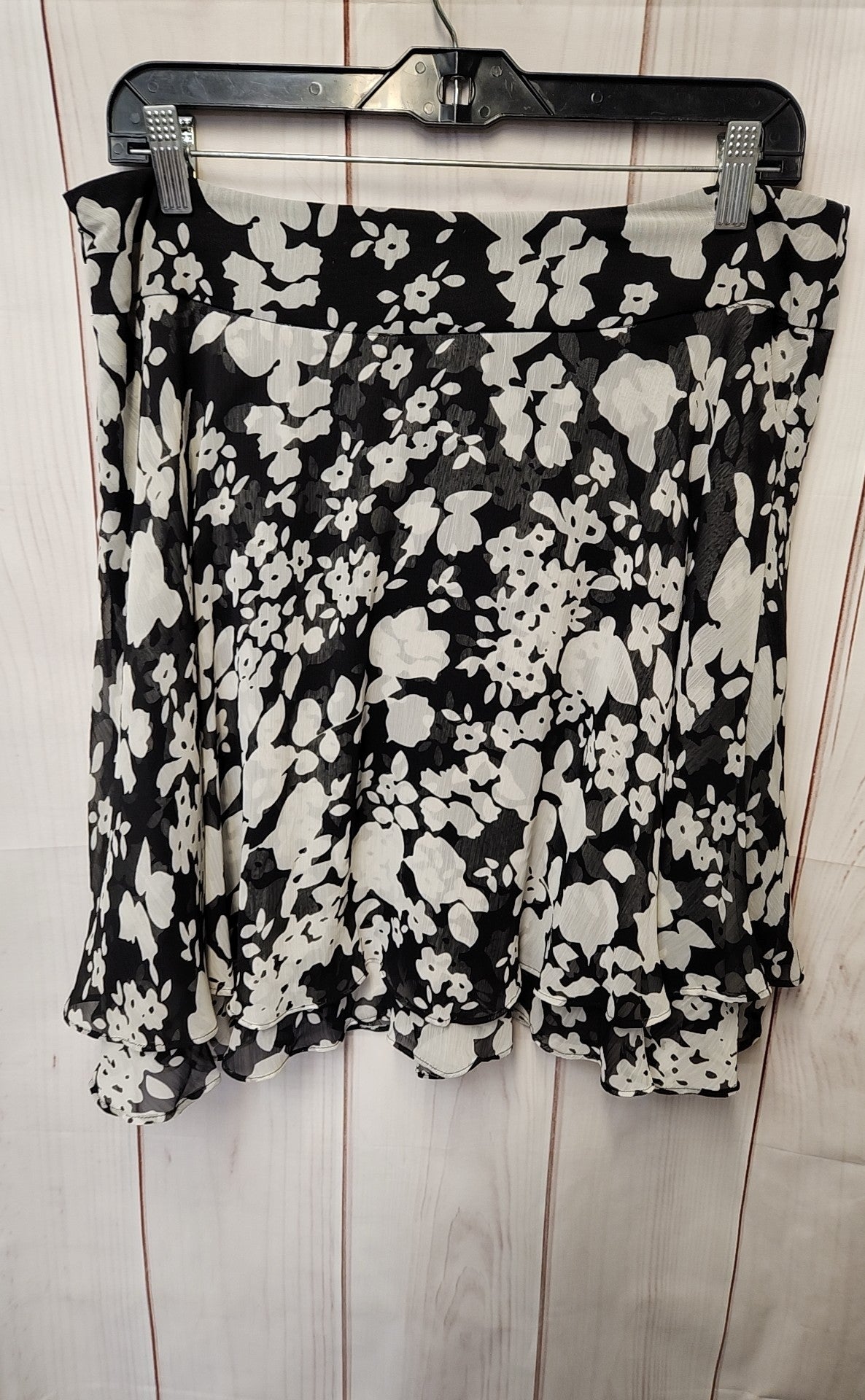 Trulli Women's Size 12 Black & White Floral Skirt