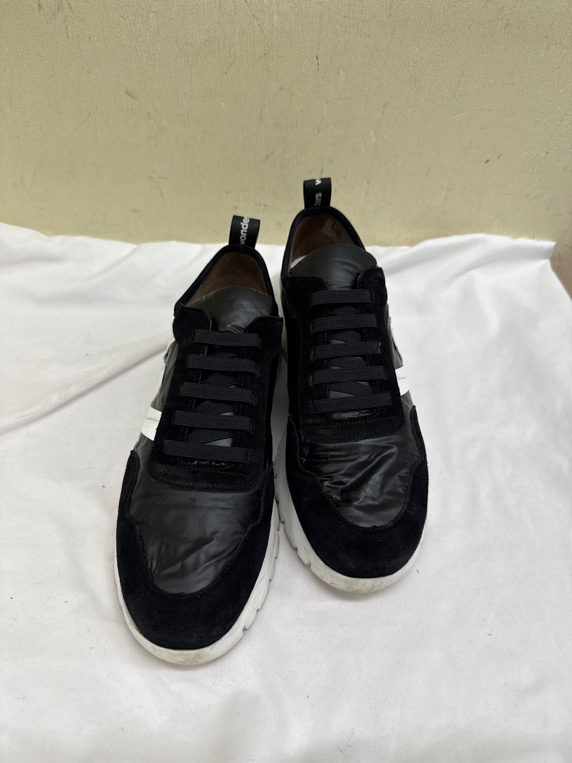 Wonders Women's Size 40 = 9-1/2 Black Sneakers Shoes
