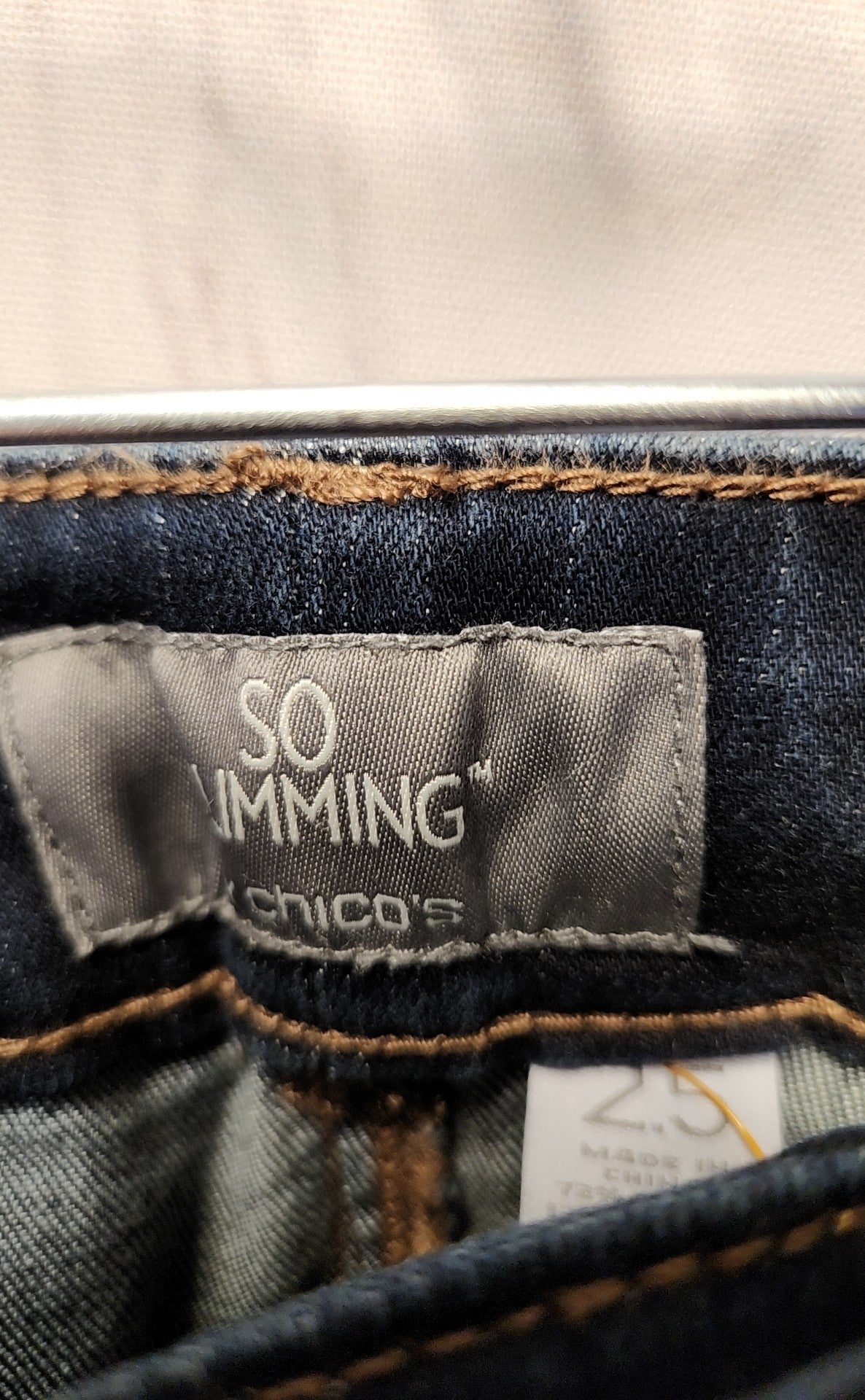 NWT Chico's Women's Size 2.5 = US 14 Blue Jeans So Slimming Ankle