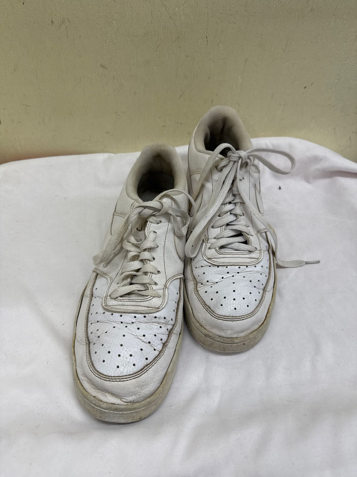 Nike Men's Size 12 White Sneakers Shoes