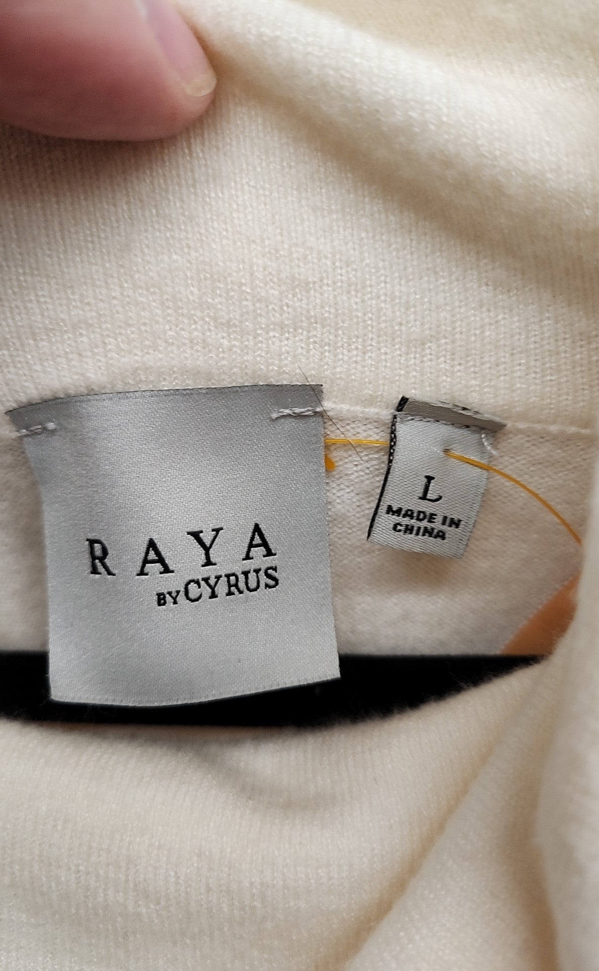 Raya Women's Size L Cream Sweater