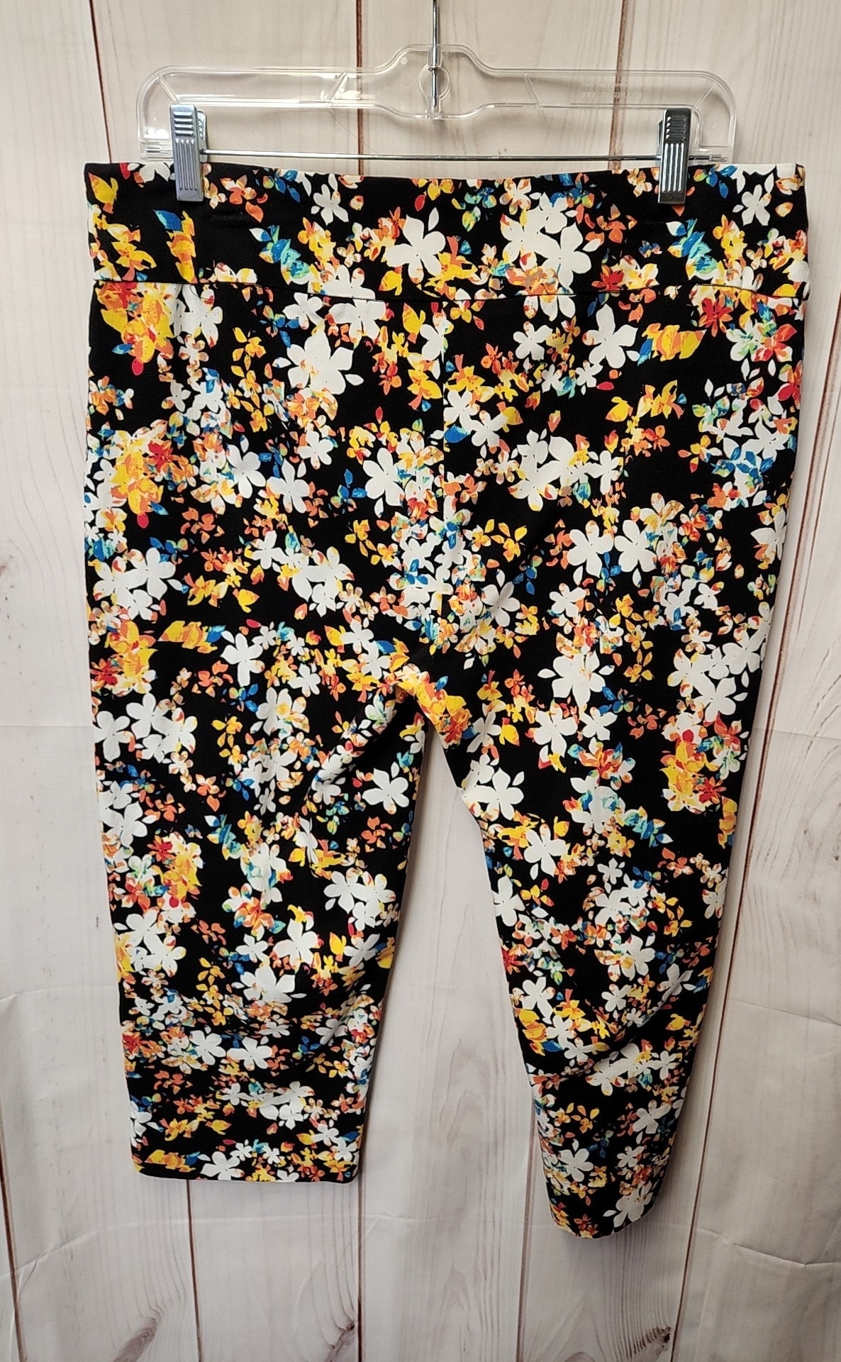 Zac & Rachel Women's Size 16 Black Floral Capris