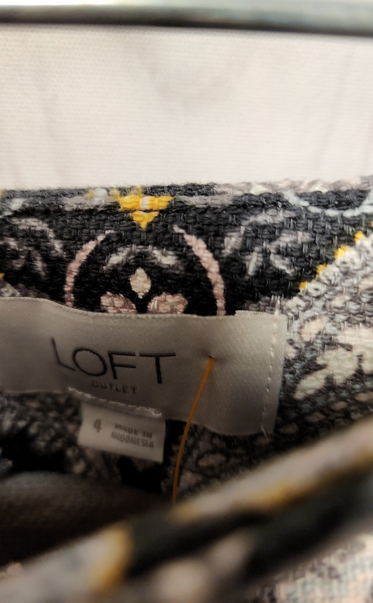 Loft Women's Size 4 Black & Pink Skirt