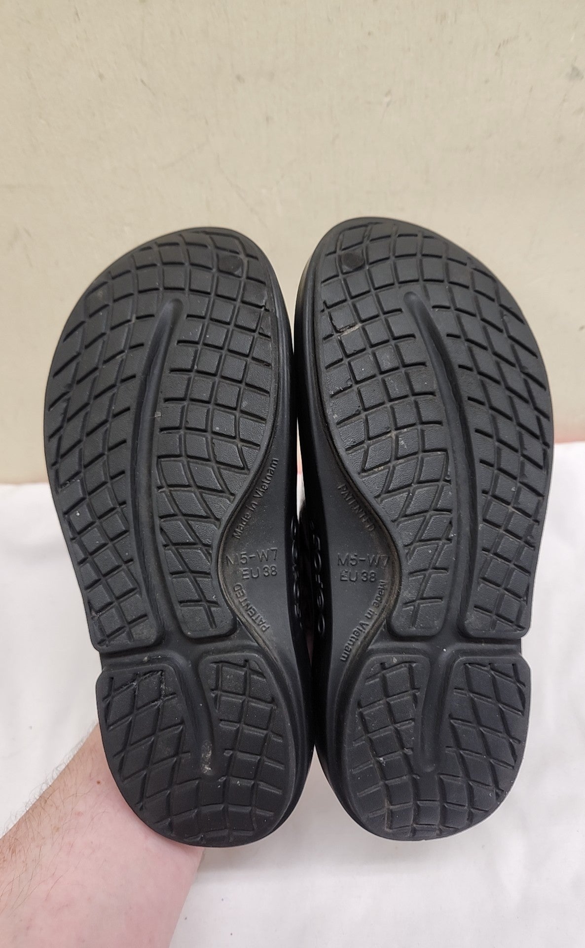 Oofos Women's Size 7 Purple Clogs Shoes