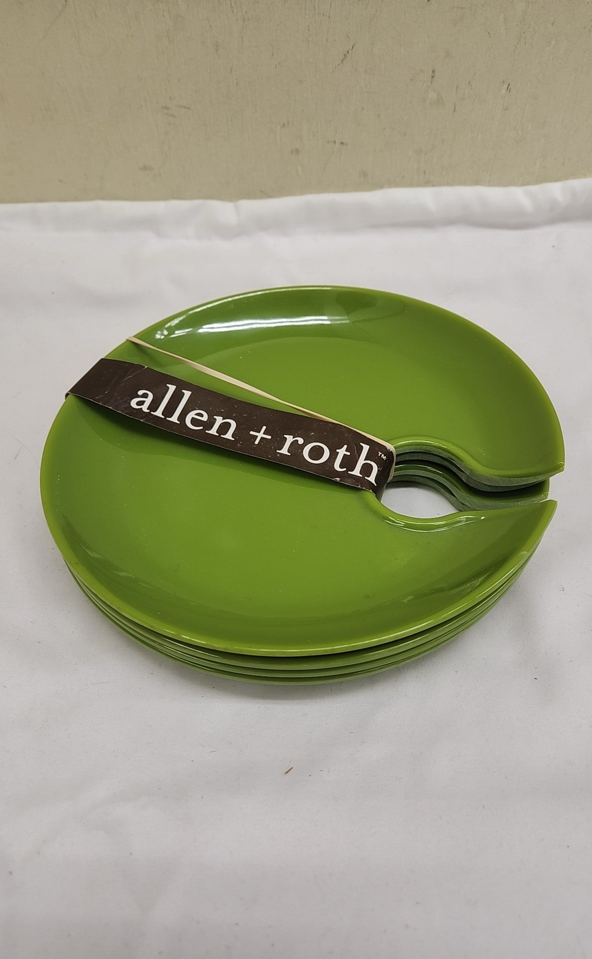 allen + roth Green Appetizer Plates with Wine Holder (set of 4) bbq Party Plates