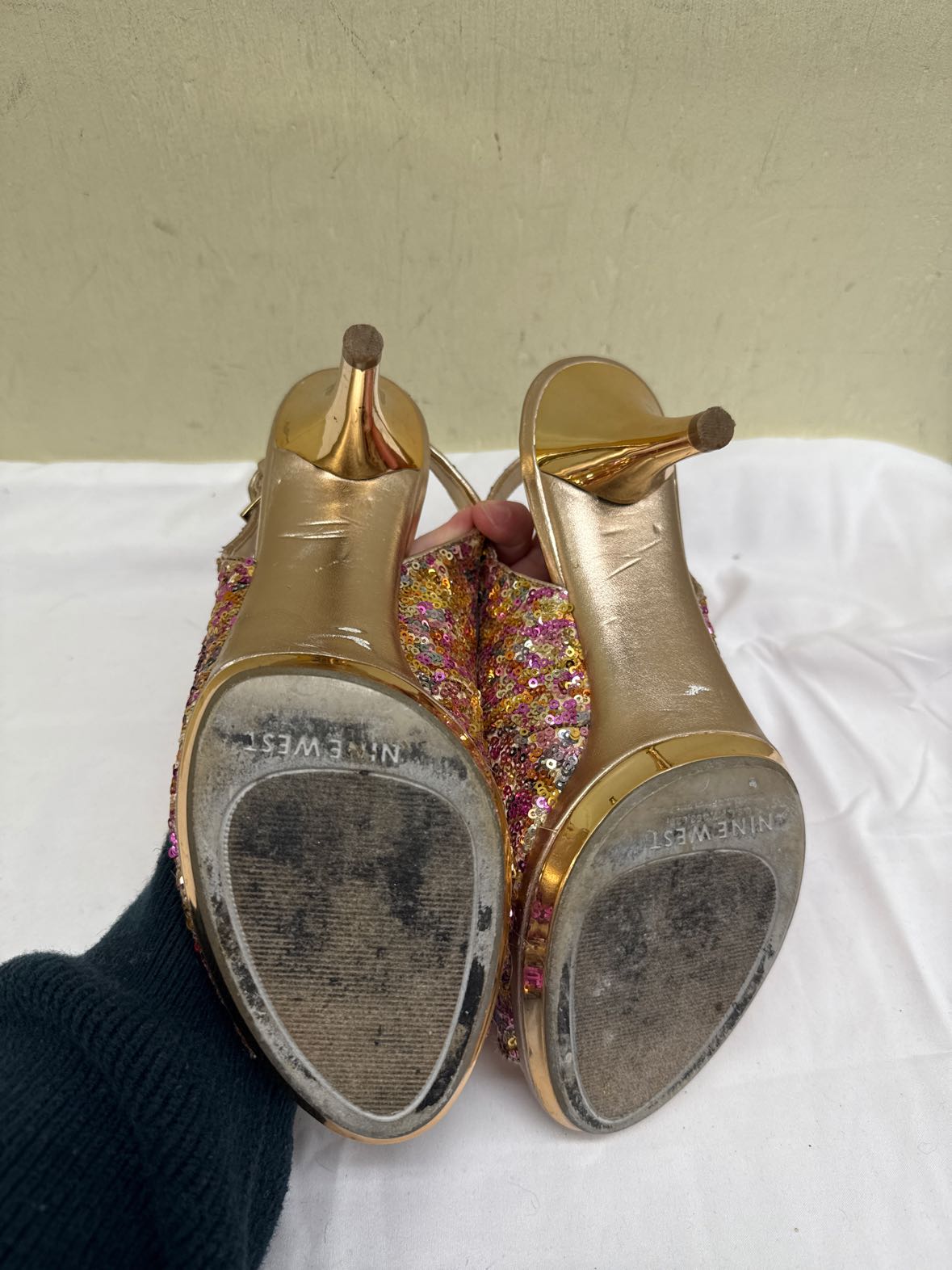 Nine West Women's Size 8-1/2 Gold Sandals