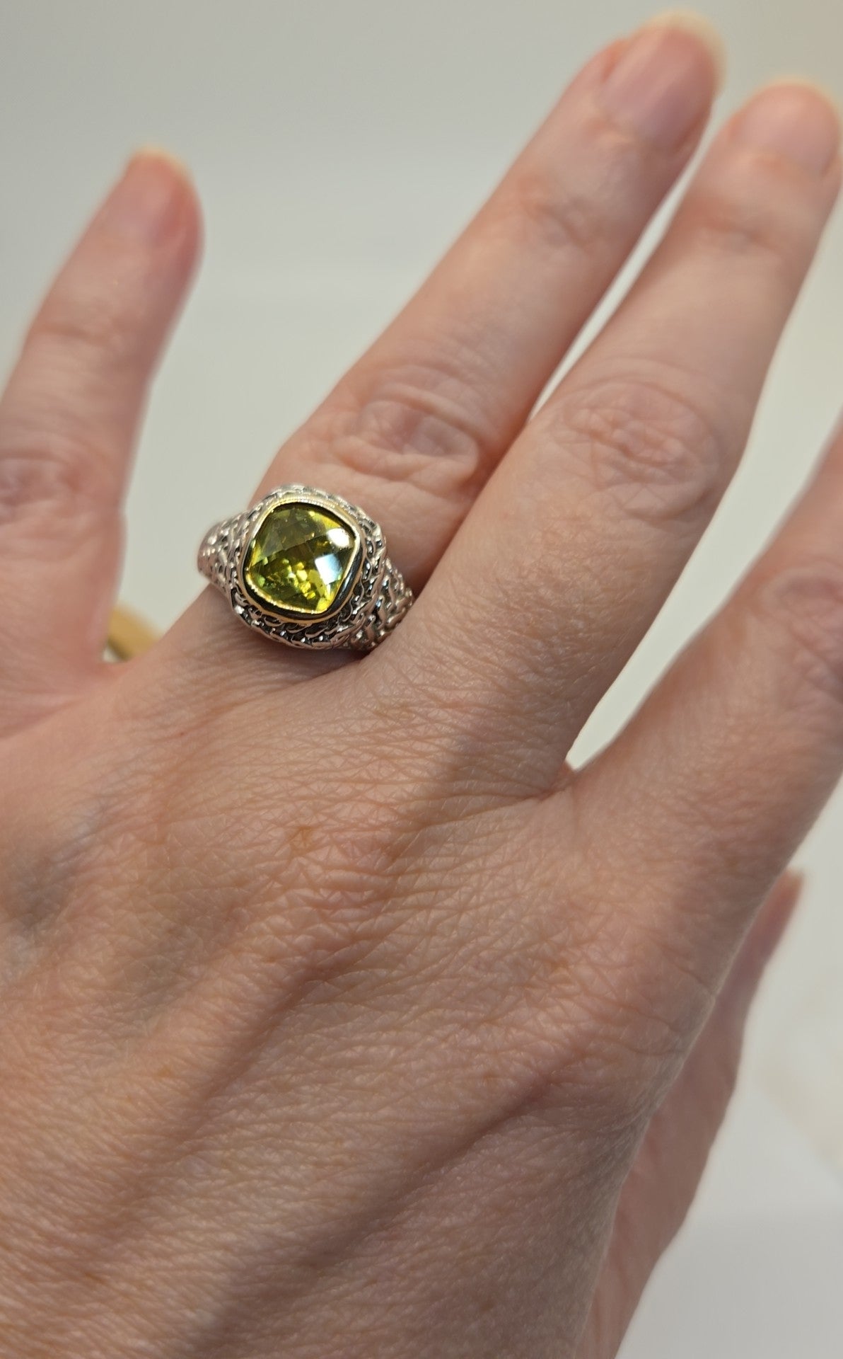 Ring Size 7 18K GE Ring Silver with Electric Yellow Lime Light Green Stone