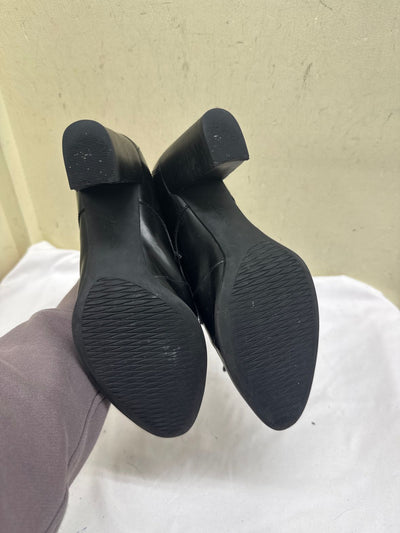Clarks Women's Size 8-1/2 Black Boots Shoes