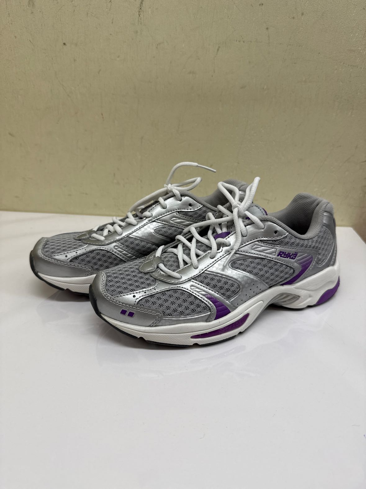 Ryka Women's Size 7 Gray Sneakers