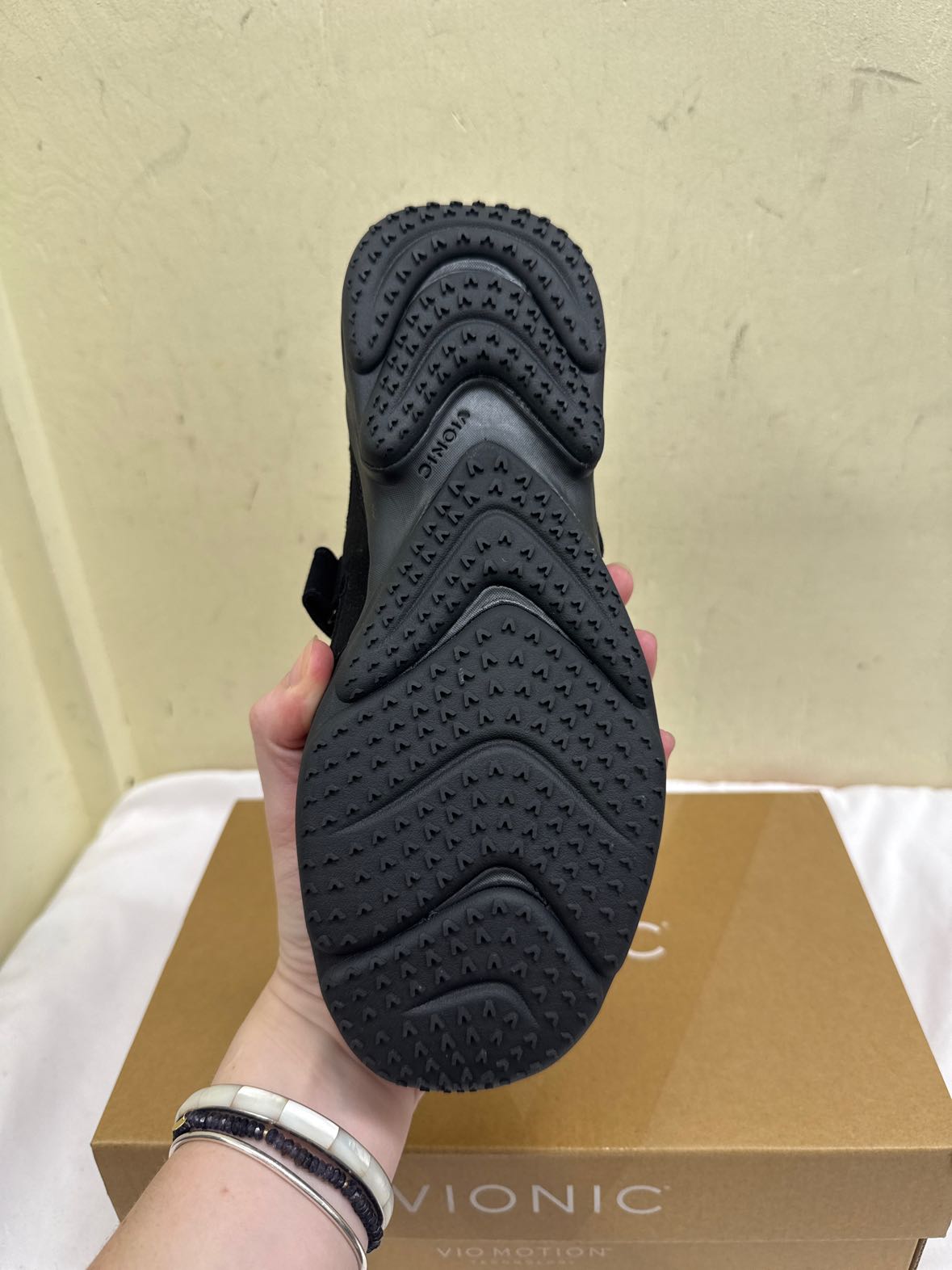 NIB Vionic Women's Size 7-1/2 Black Flats Shoes