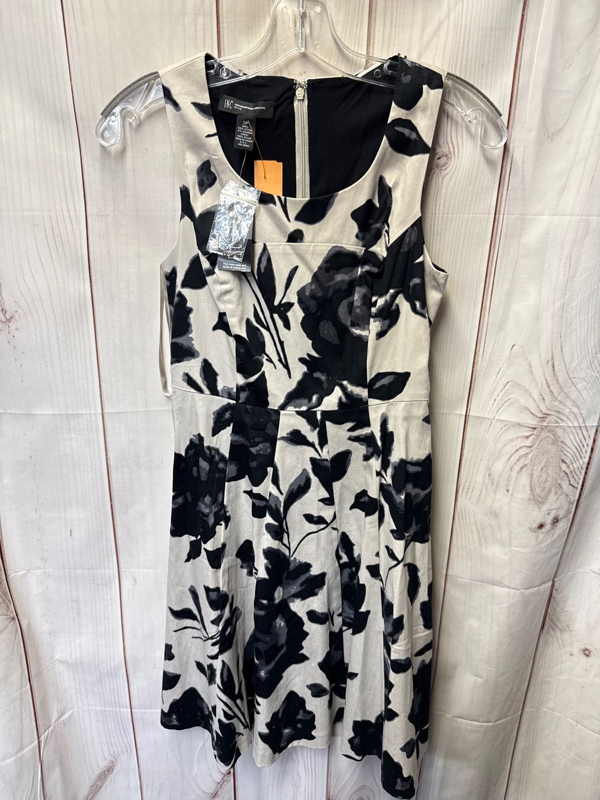 NWT INC Women's Size 0 Petite White & Black Floral Dress