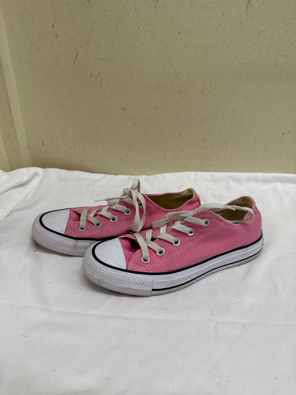 Converse Women's Size 6 Pink Sneakers Shoes