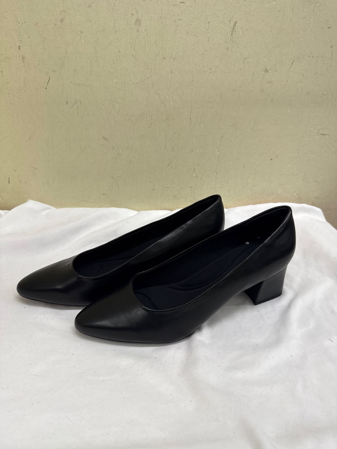 Easy Spirit Women's Size 10 Black Pumps Shoes