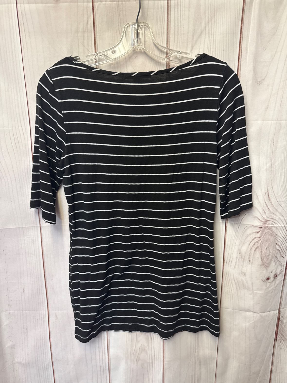Green Envelope Women's Size L Black Short Sleeve Top