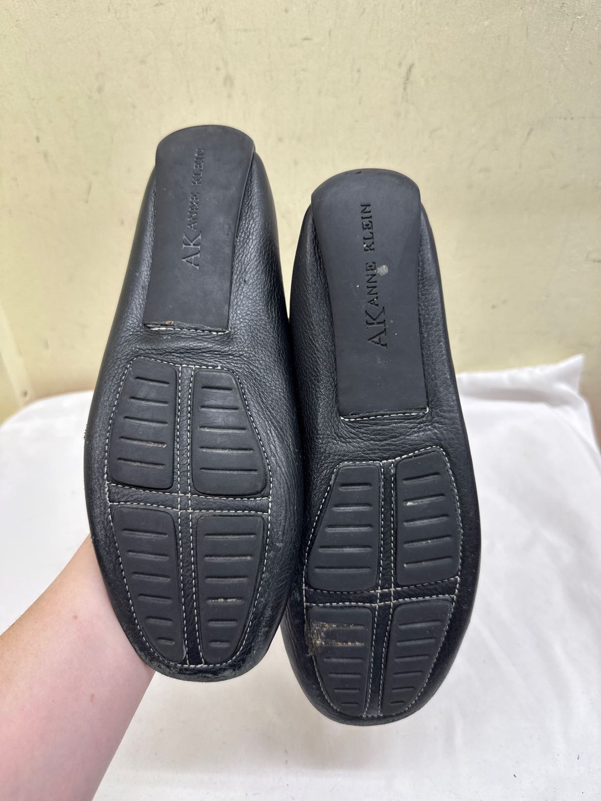 Anne Klein Women's Size 9-1/2 Black Flats Shoes