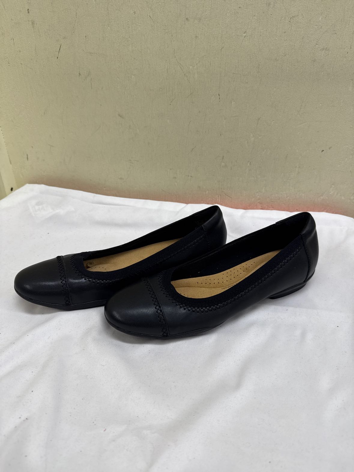 Clarks Women's Size 7-1/2 Black Flats Shoes