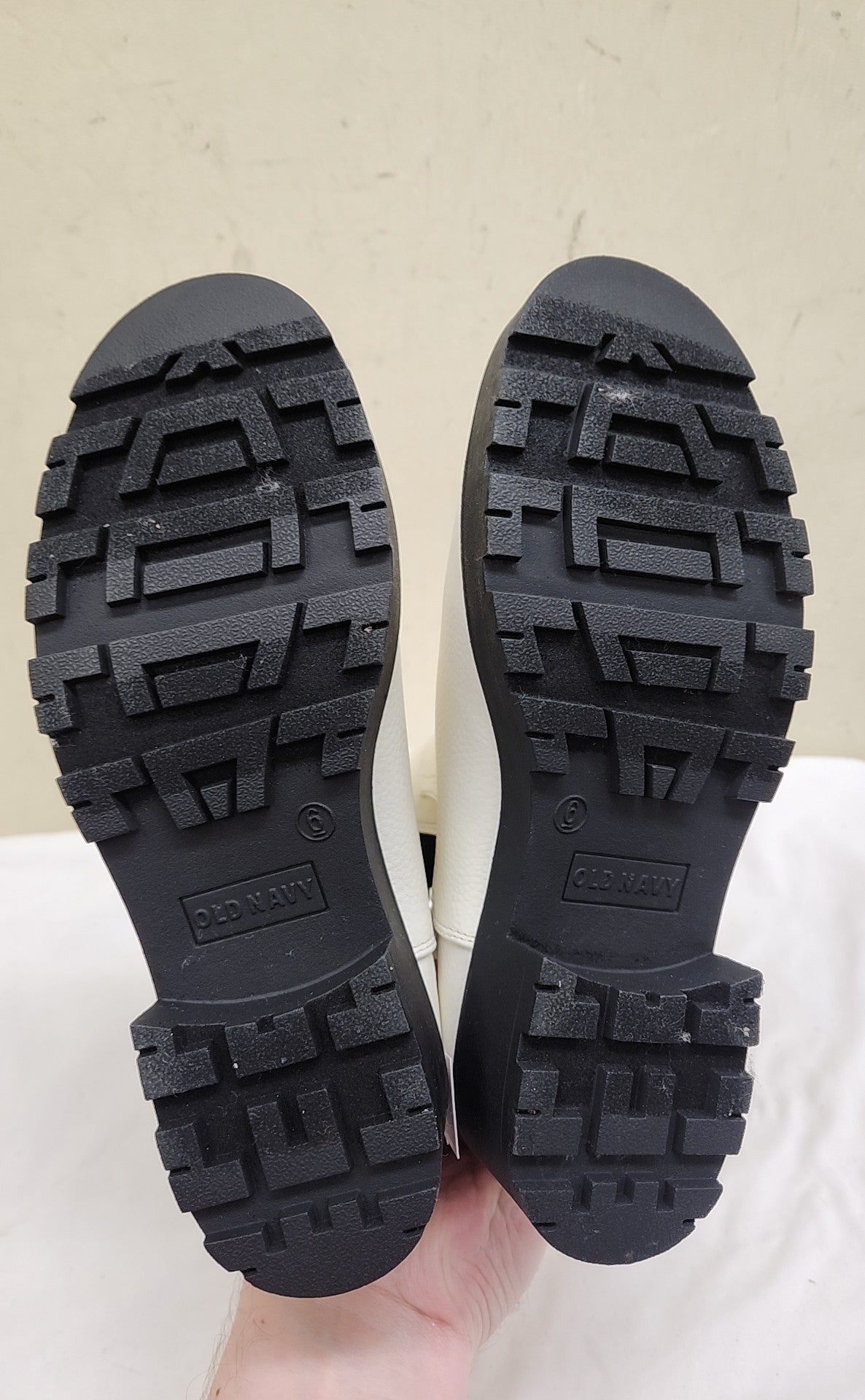 NWT Old Navy Women's Size 6 White Boots Shoes