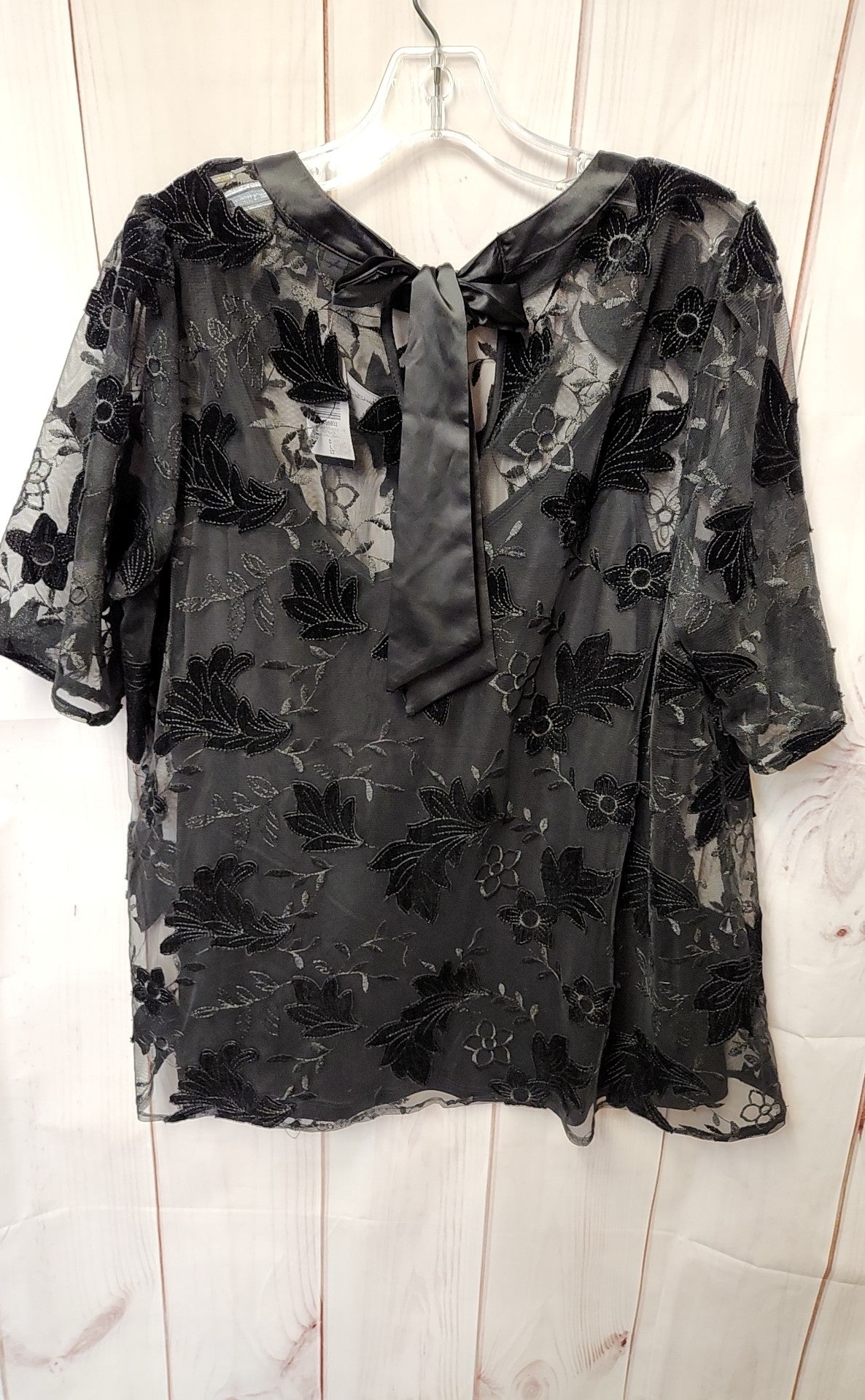 NWT Torrid Women's Size 0 = US L/12 Black Short Sleeve Top