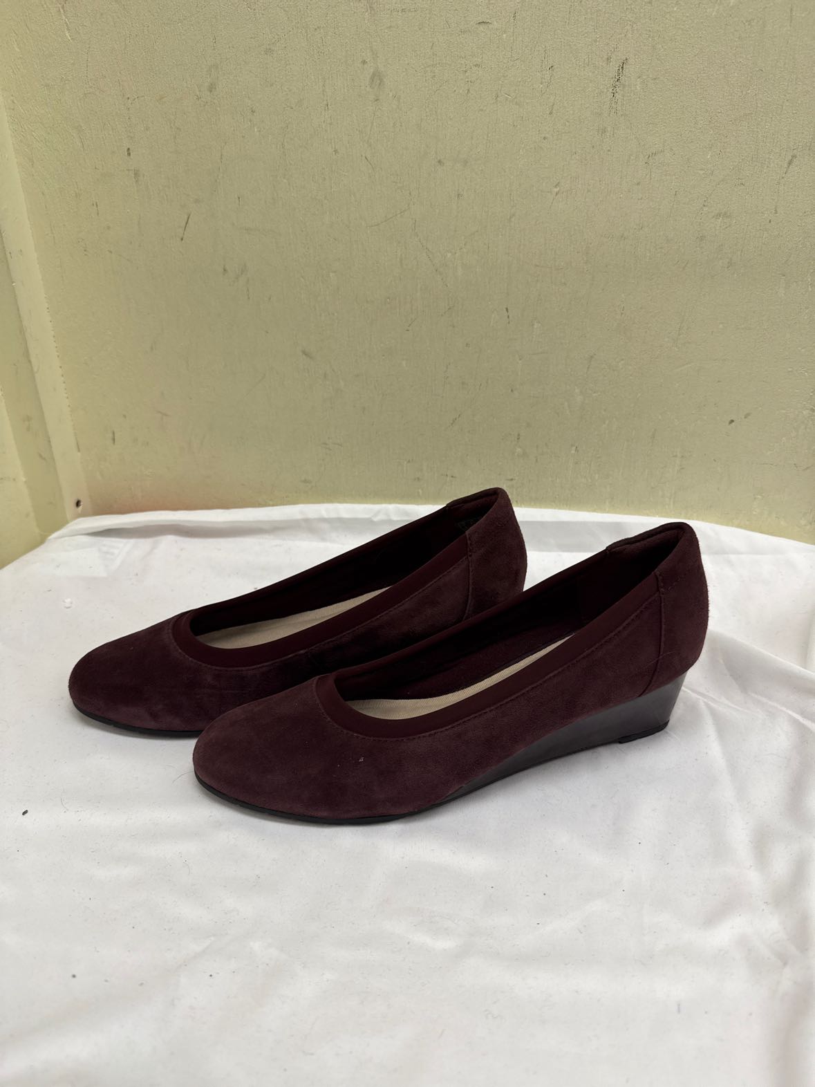 Clarks Women's Size 9-1/2 Maroon Pumps Shoes