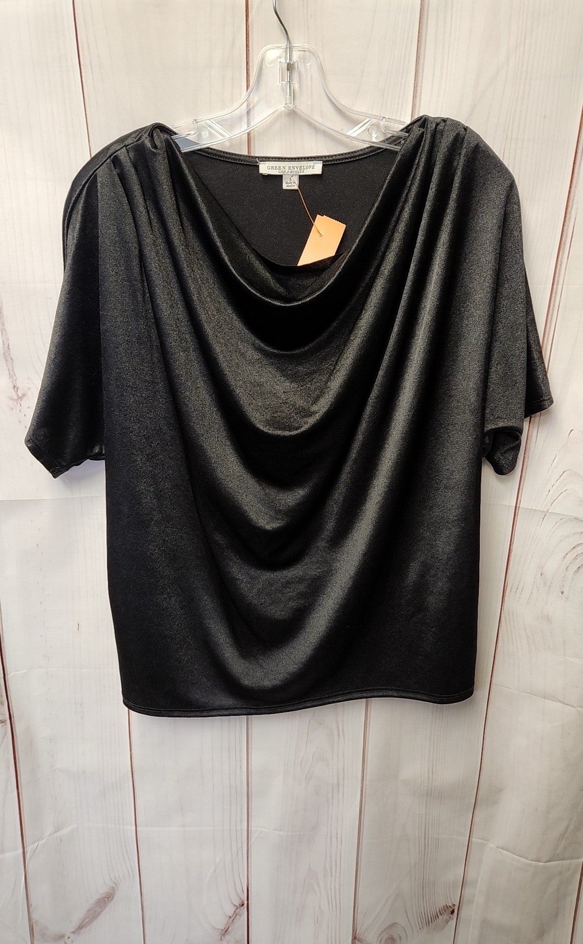 Green Envelope Women's Size L Black Short Sleeve Top
