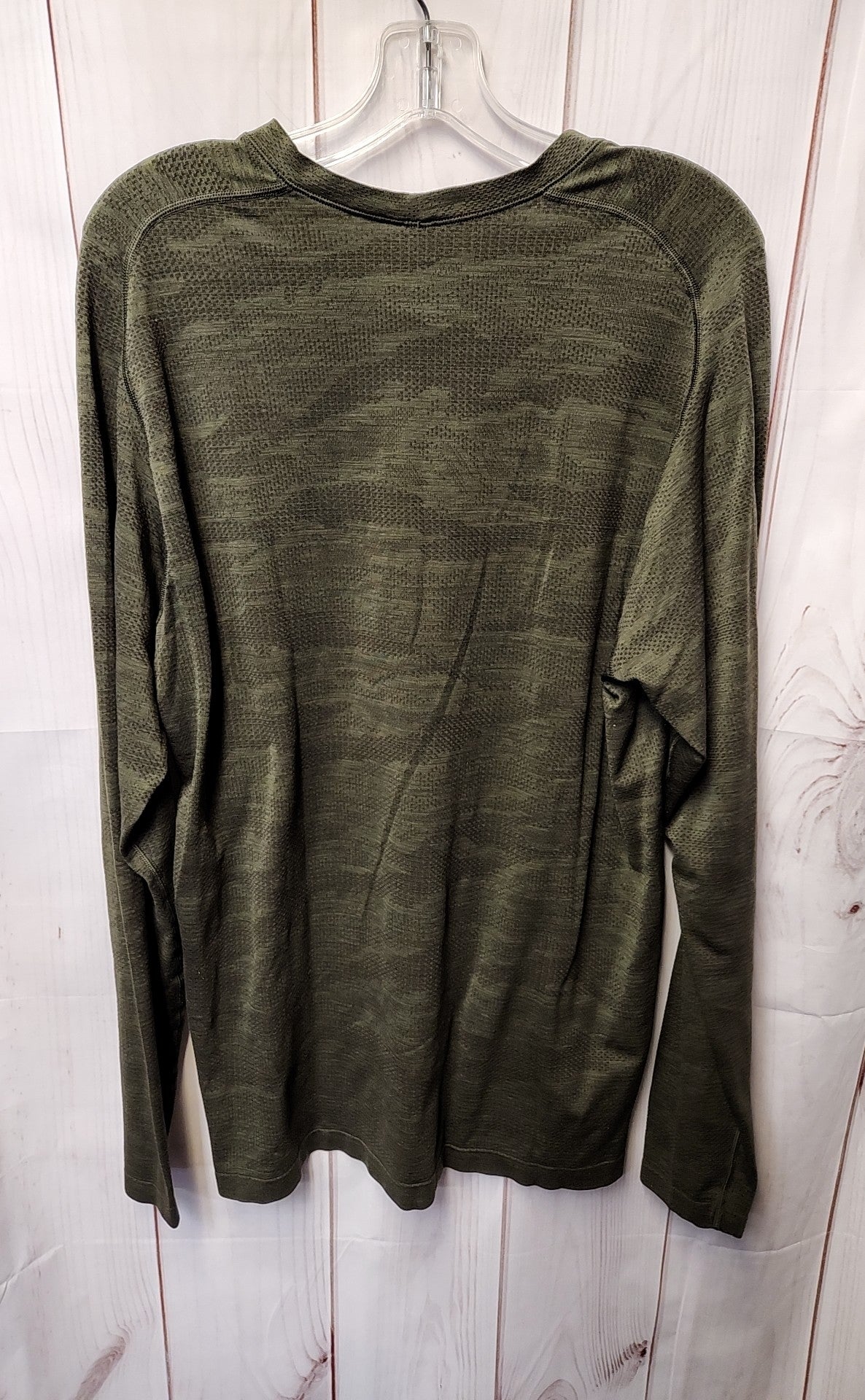 Lululemon Men's Size XL Green Shirt