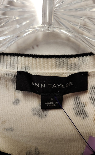 Ann Taylor Women's Size S White Knit Floral Short Sleeve Top
