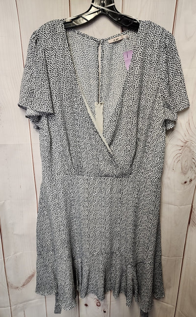 Mi Ami Women's Size 1X White & Black Dress