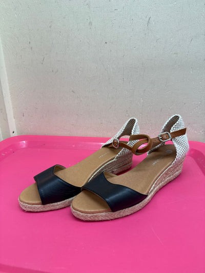 Eric Michael Women's Size 39 = 8-1/2 Tan Sandals