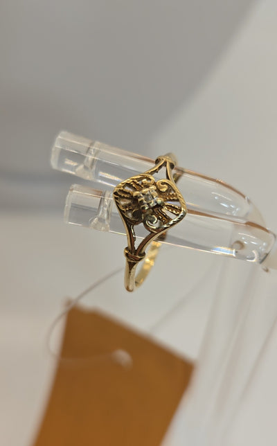 10k Yellow Gold ring size 7 with diamond accent 1.0g