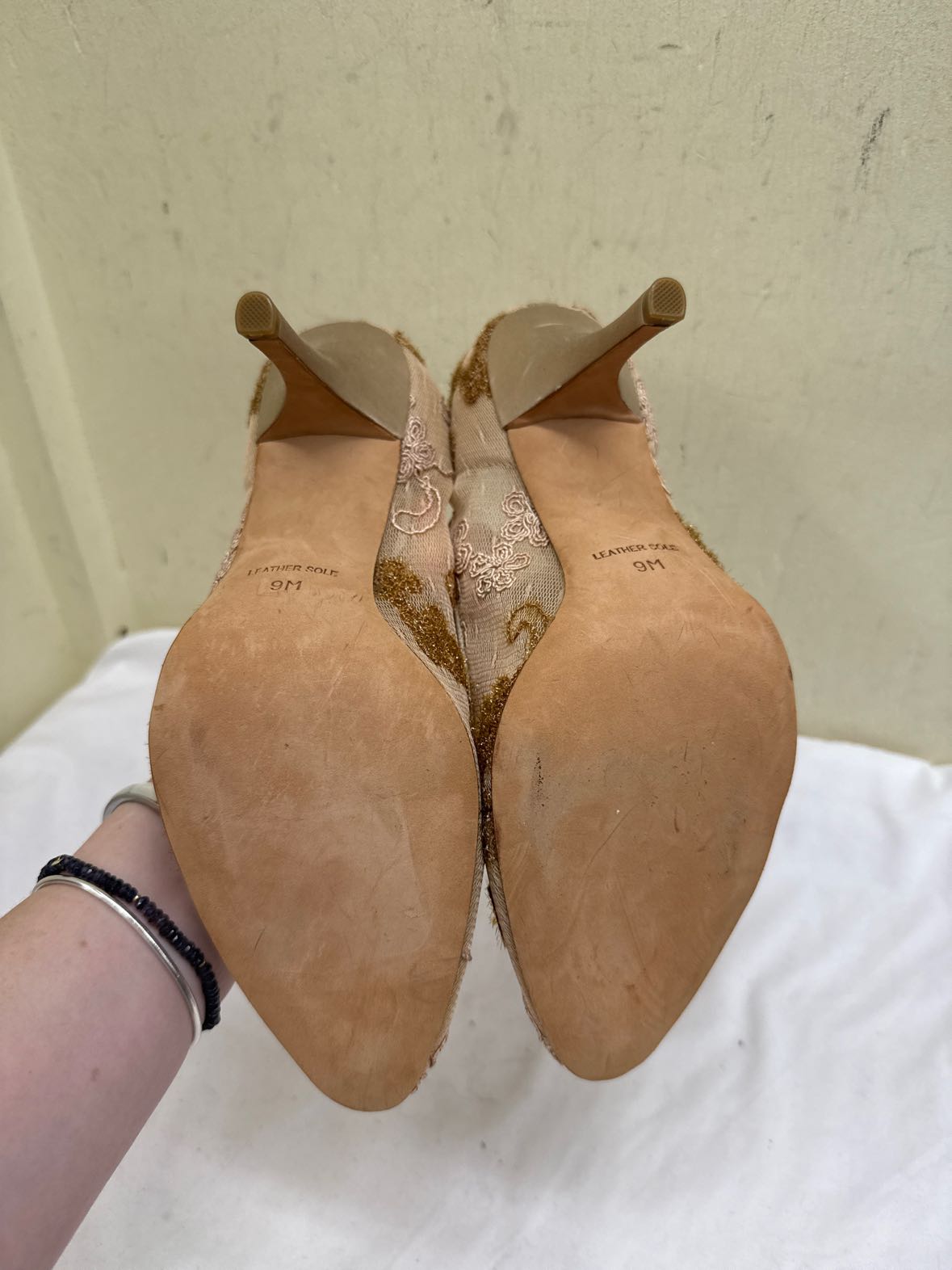 Badgley Mischka Women's Size 9 Tan Pumps Shoes