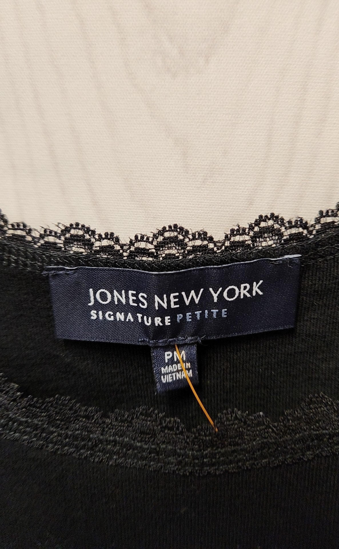 Jones New York Women's Size M Petite Black Sleeveless Top