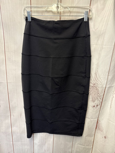 Lululemon Women's Size 8 Black Skirt