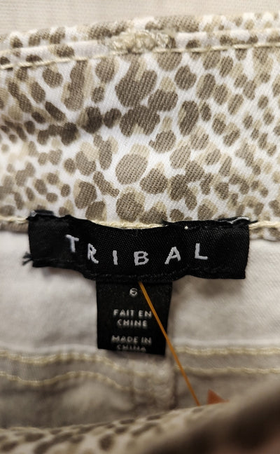 Tribal Women's Size 6 Gray Snakeskin Pants