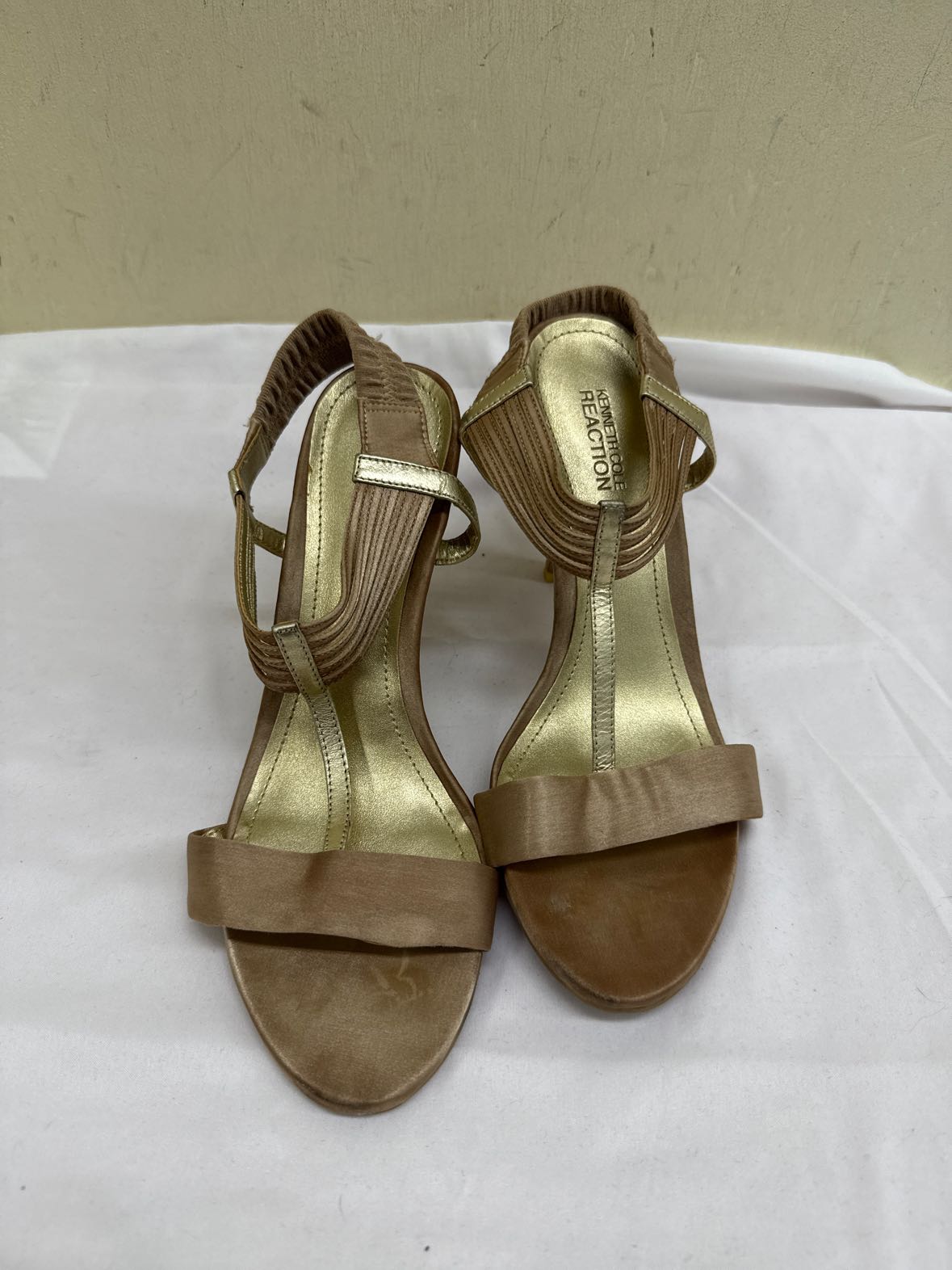 Kenneth Cole Women's Size 8 Gold Sandals