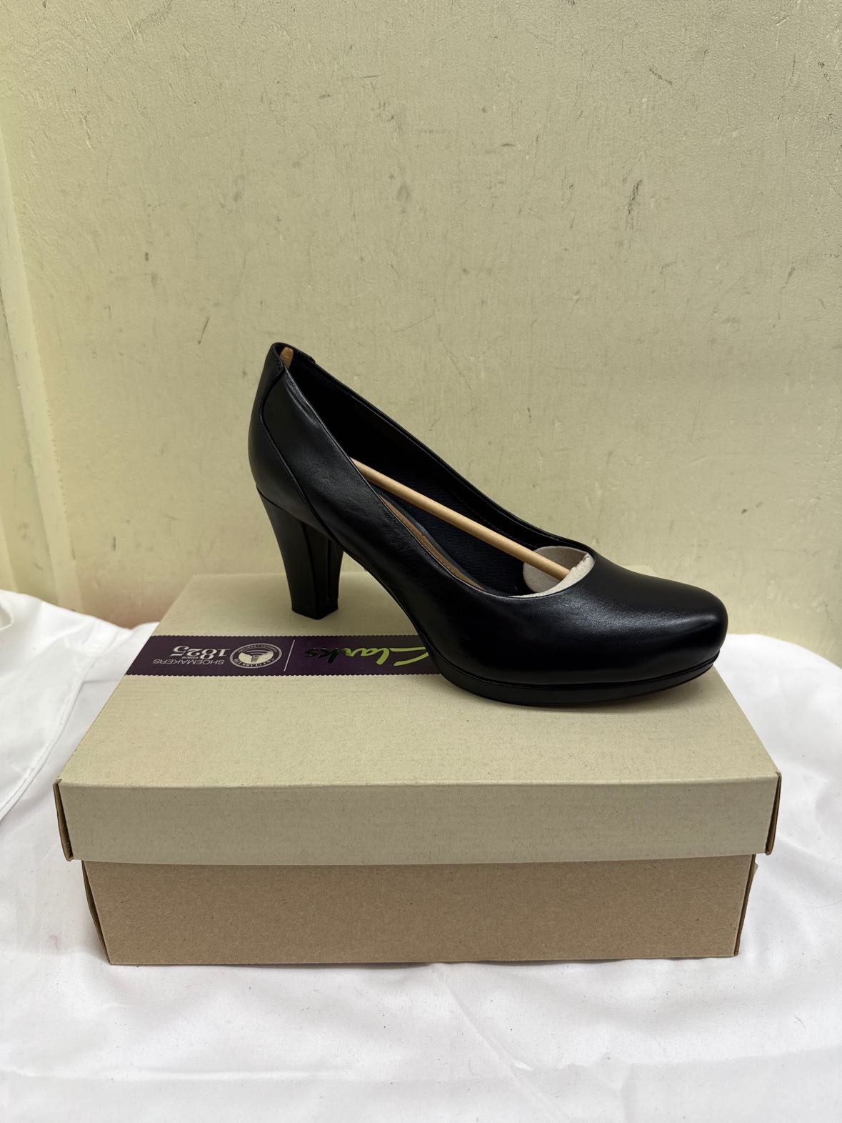 NIB Clarks Women's Size 8-1/2 Black Pumps Shoes