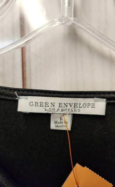 Green Envelope Women's Size L Black Short Sleeve Top