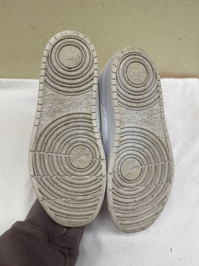 Nike Girl's Size 3 White Sneakers