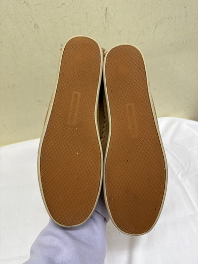 Minnetonka Men's Size 9-1/2 Brown Shoes