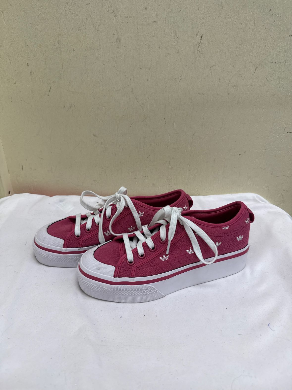 Adidas Women's Size 7-1/2 Pink Sneakers Shoes