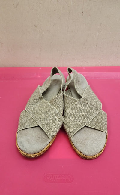 Women's Size 7 Beige Sandals