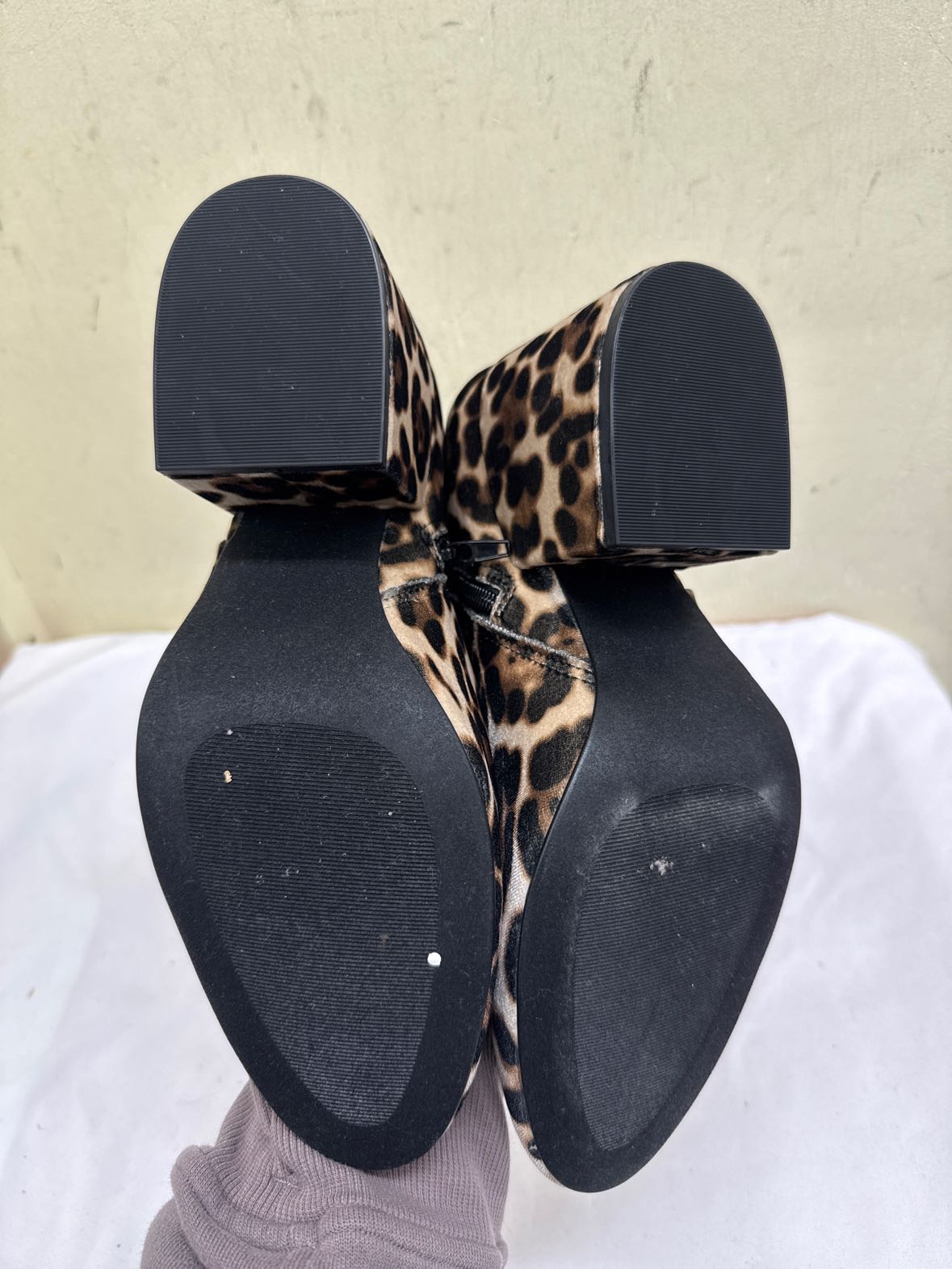 Madden girl Women's Size 9 leopard print Boots Shoes