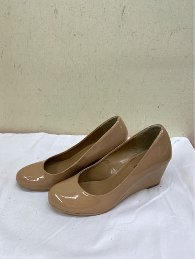 Call It Spring Women's Size 6 Tan Pumps