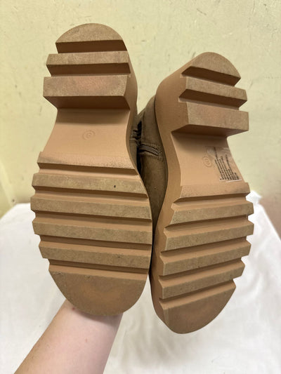 Universal Thread Women's Size 8 Brown Boots Shoes