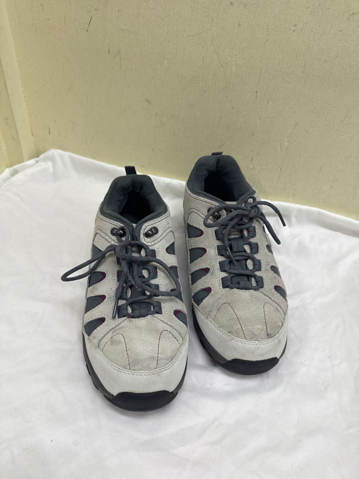 Lands End Women's Size 40 = 9-1/2 Tan Sneakers Shoes