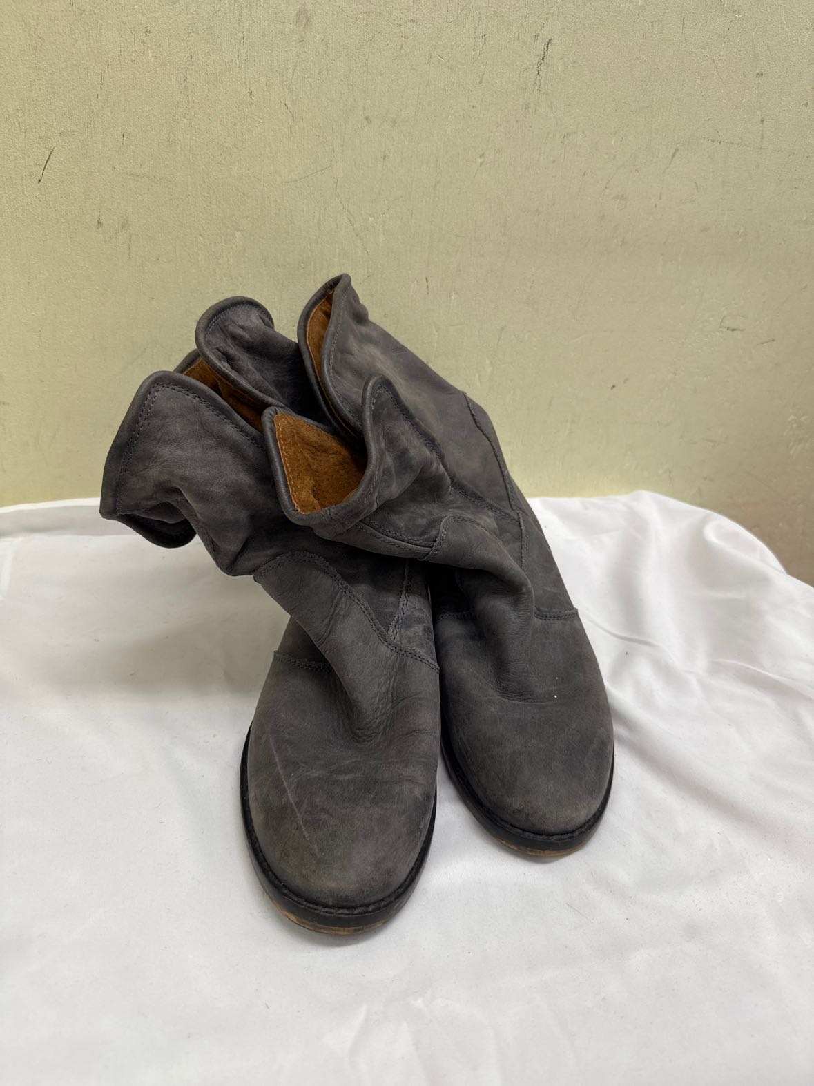 Sixty Seven Women's Size 38 = 7-1/2 Gray Boots Shoes