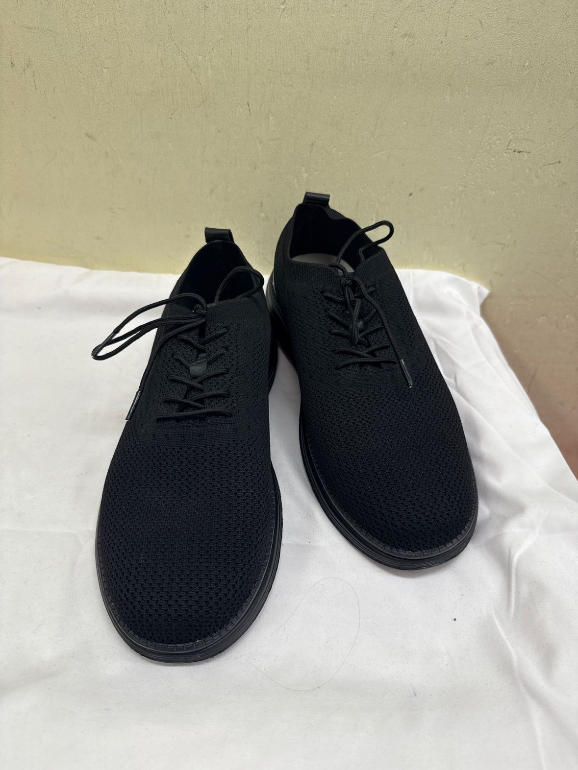 Vilocy Men's Size 45 = 11.5 Black Shoes