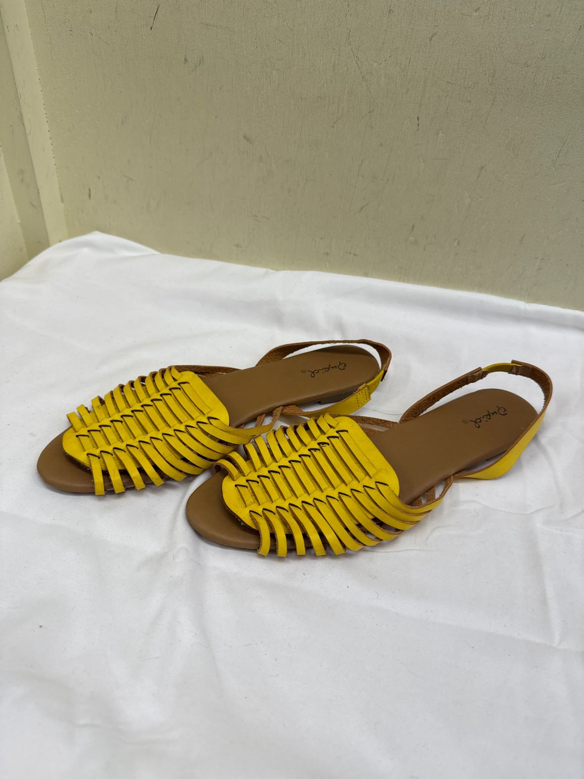 Qupid Women's Size 9 Yellow Sandals