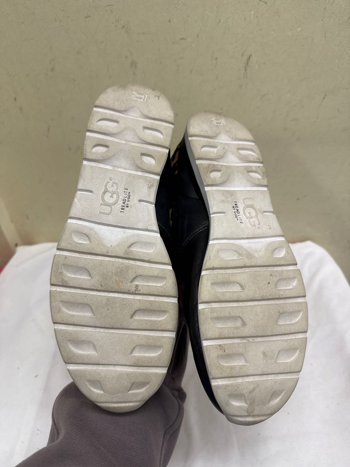 Ugg Women's Size 9-1/2 leopard print Sneakers Shoes