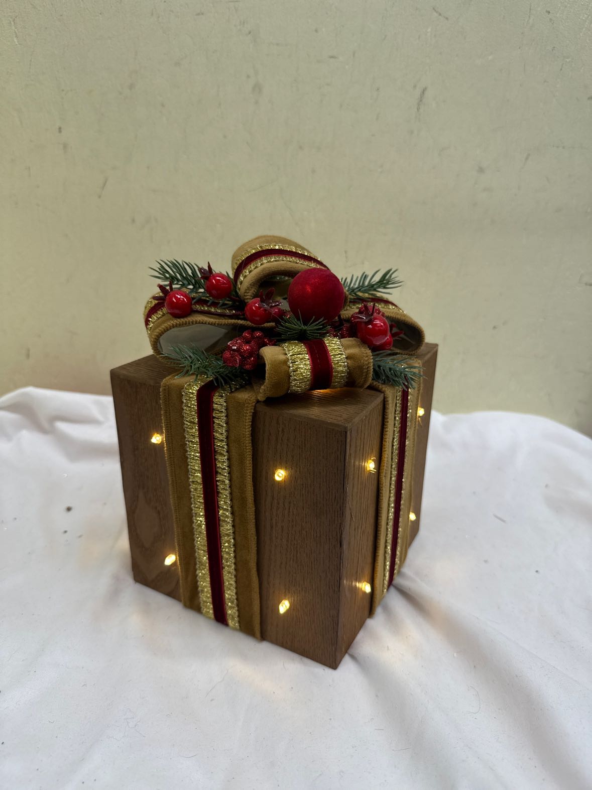 Holiday Item - Light up Gift Box