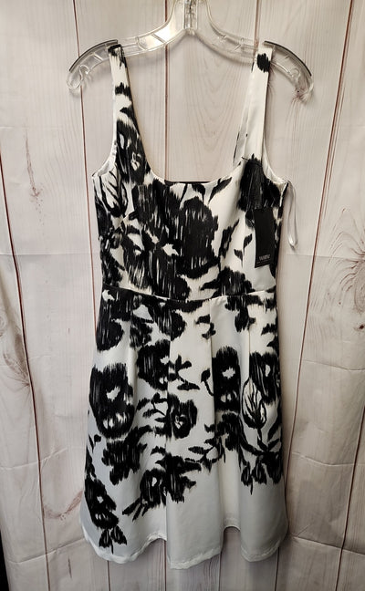 NWT White House Black Market Women's Size 8 White & Black Floral Dress